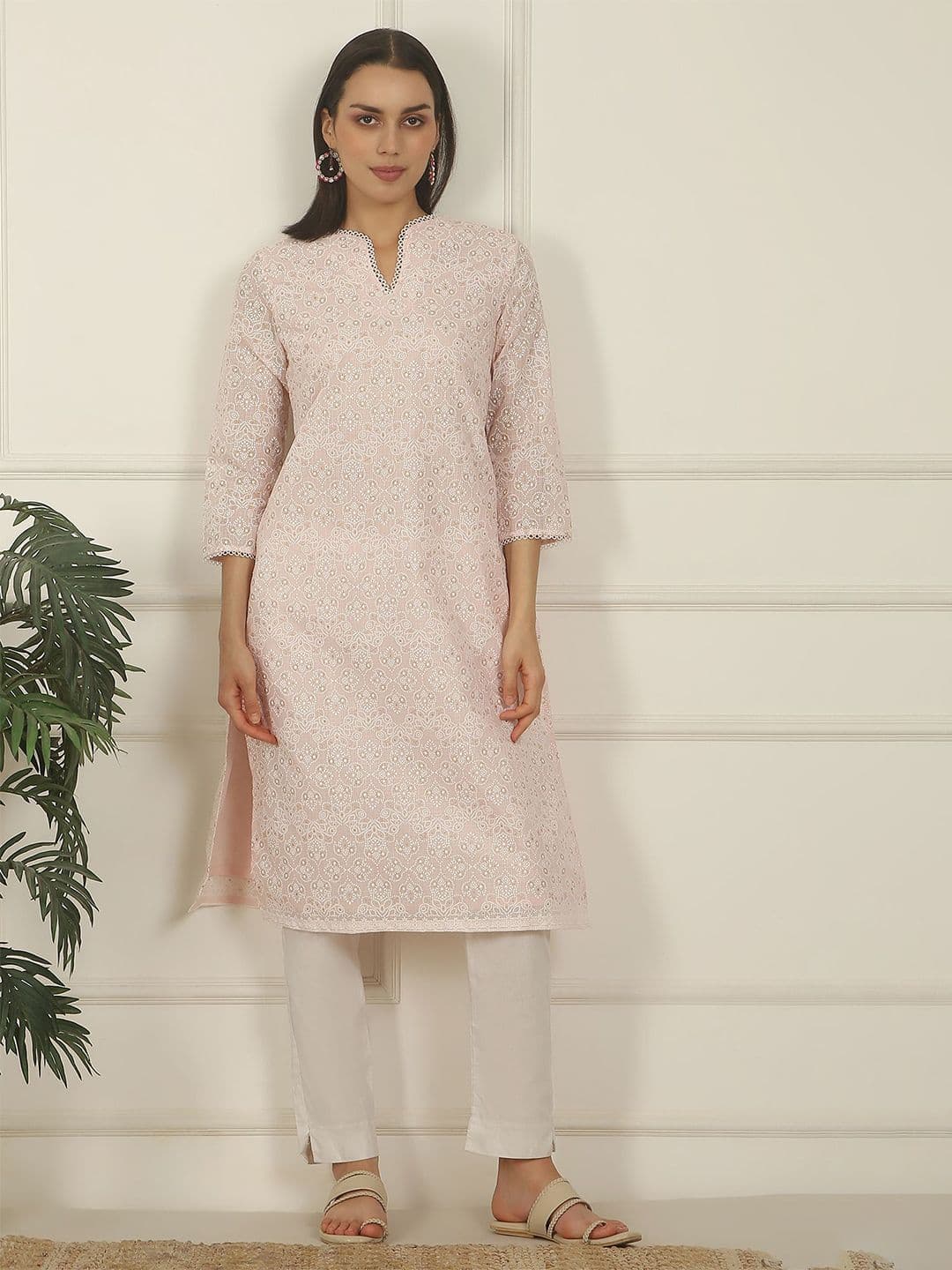Floral Printed Straight Kurta W Floral Printed Thread Work Notch Neck Straight Kurta