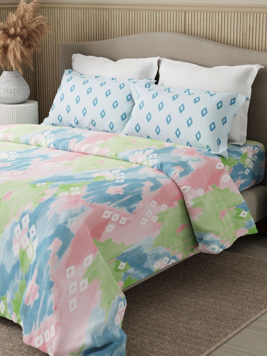 Boutique Living India Boutique Living India Green & Blue Geometric 152 TC Queen Bedsheet with 2 Pillow Covers