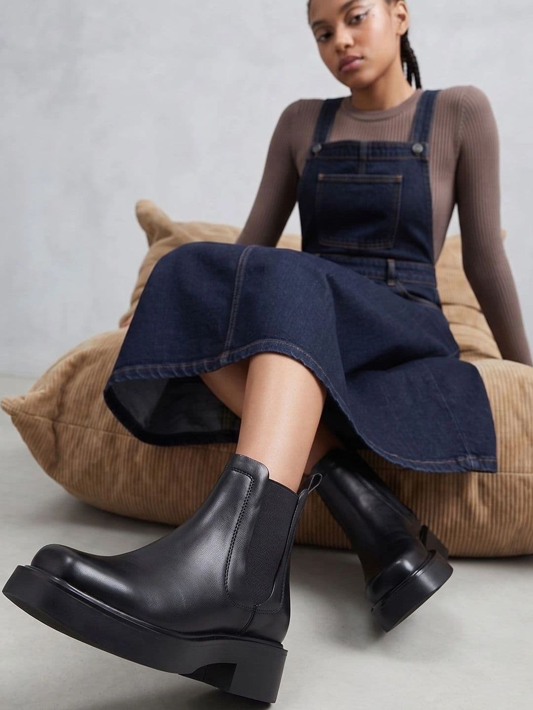 Roadster The Roadster Lifestyle Co Women Square Toe Slip-On Chelsea Boots