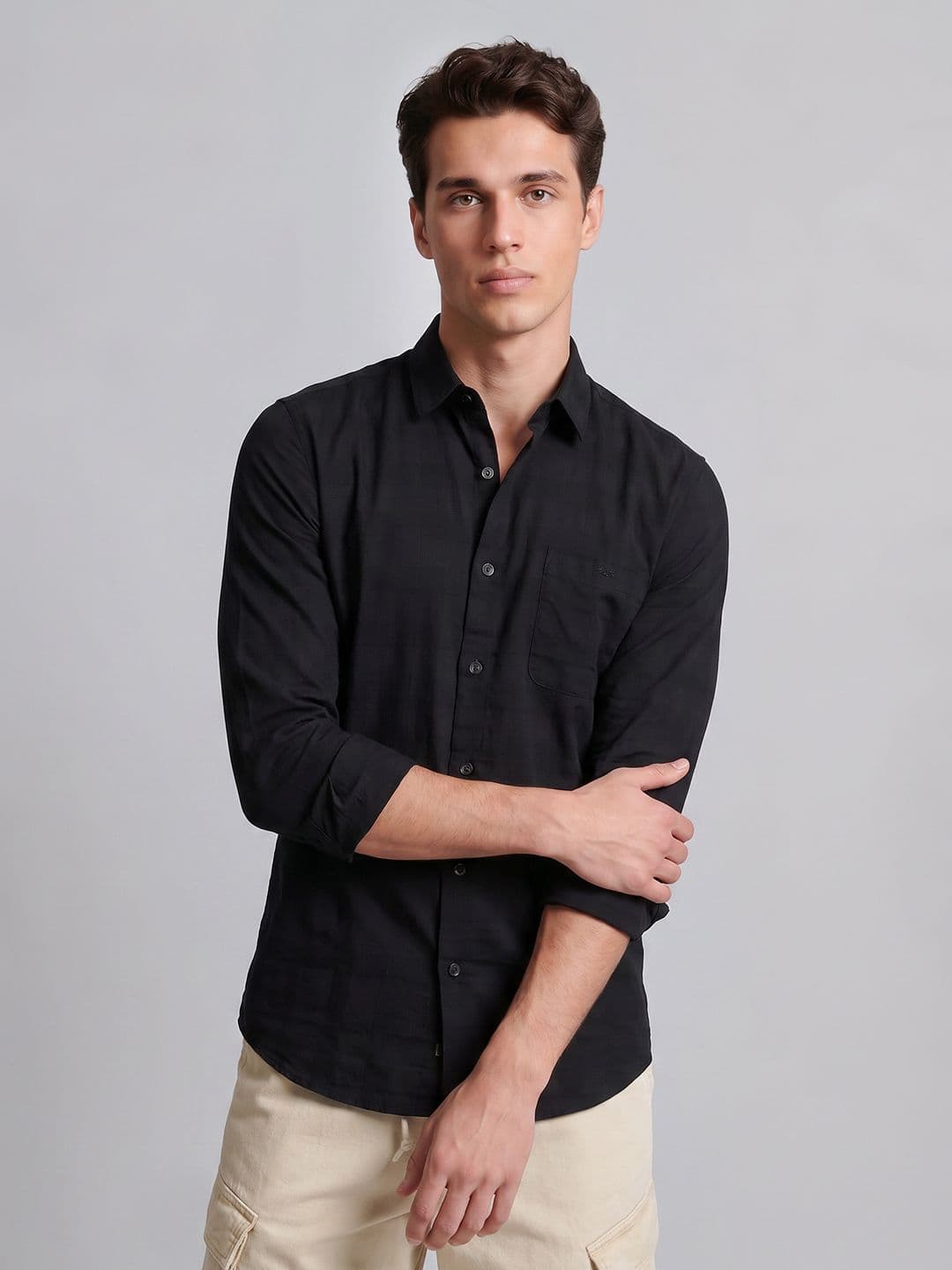 Mufti Mufti Solid Slim Fit Cotton Casual Shirt