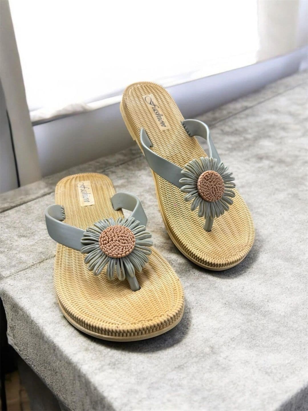DECONDS DECONDS Girls Embellished Thong Flip-Flops