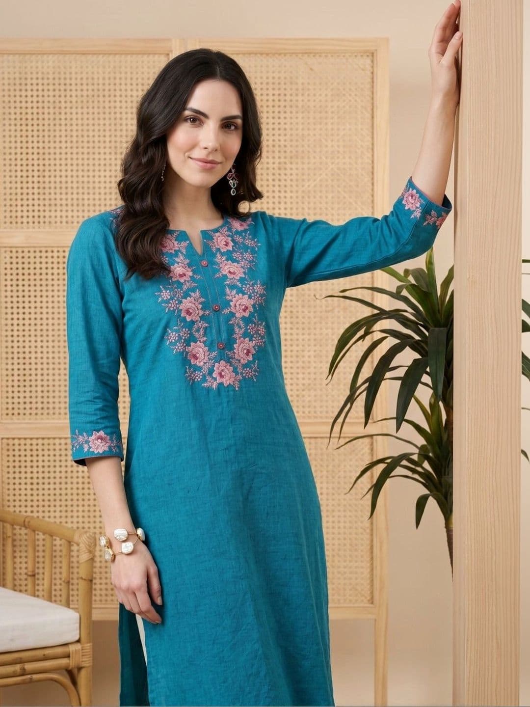 Anouk Anouk Women Floral Embroidered Regular Sleeves Thread Work Kurta