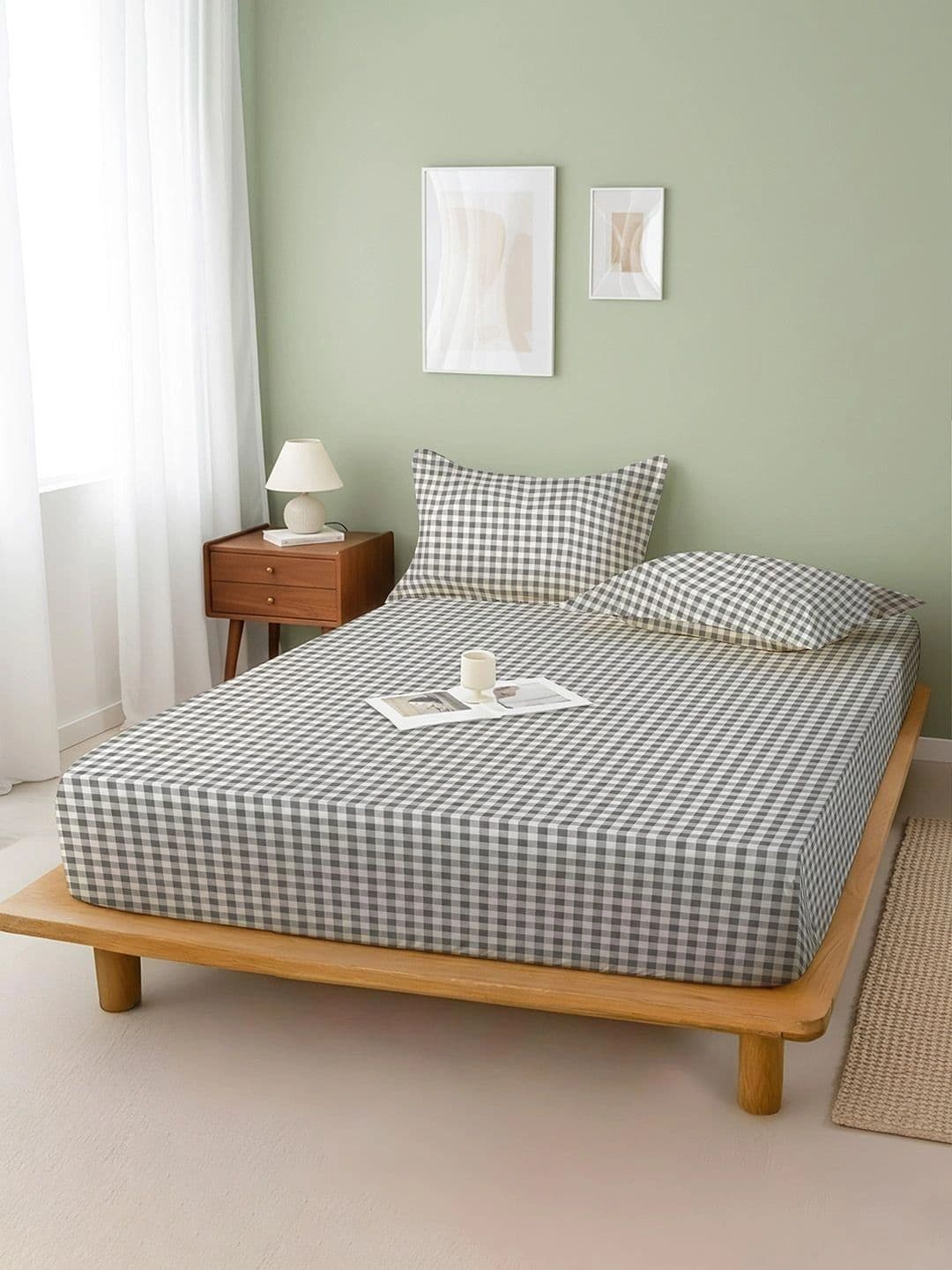 WEAVE AND DECOR WEAVE AND DECOR Green & White 300 TC Queen Bedsheet with 2 Pillow Covers