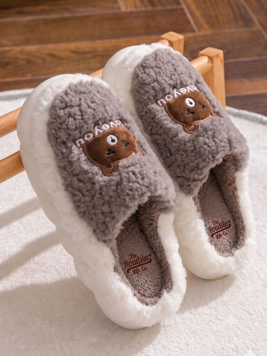 Roadster Roadster Women Embellished Room Slippers