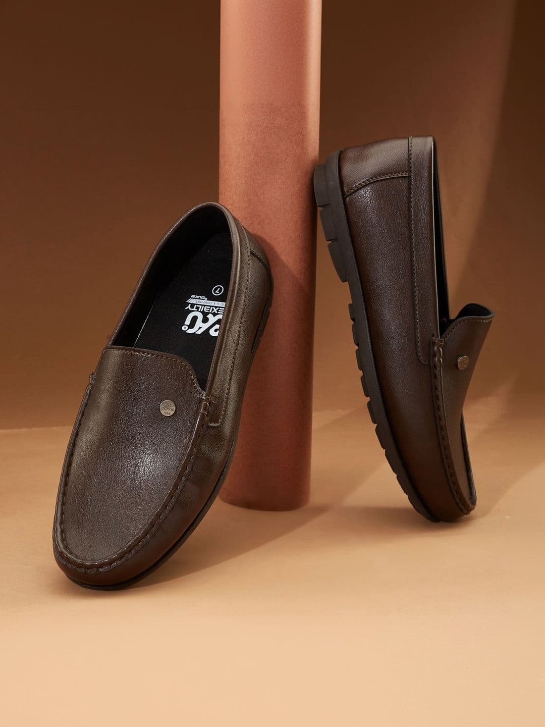 Duke Duke Men Textured PU Round Toe Loafers