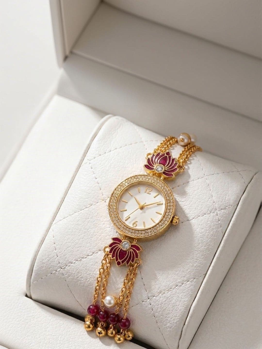 LAKSH LAKSH Unisex Embellished Dial & Bracelet Style Straps Analogue Watches kamal Watch RedW1