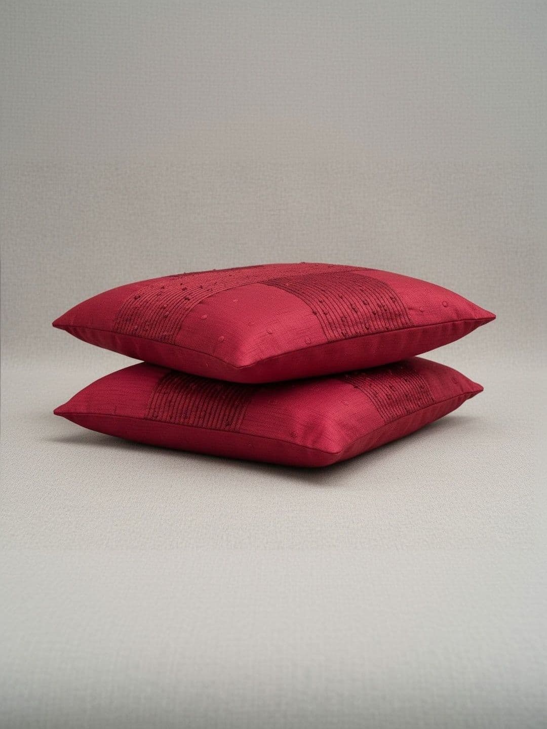 Themes Furnishings & Decor Themes Furnishings & Decor Red Set of 2 Square Cushion Covers
