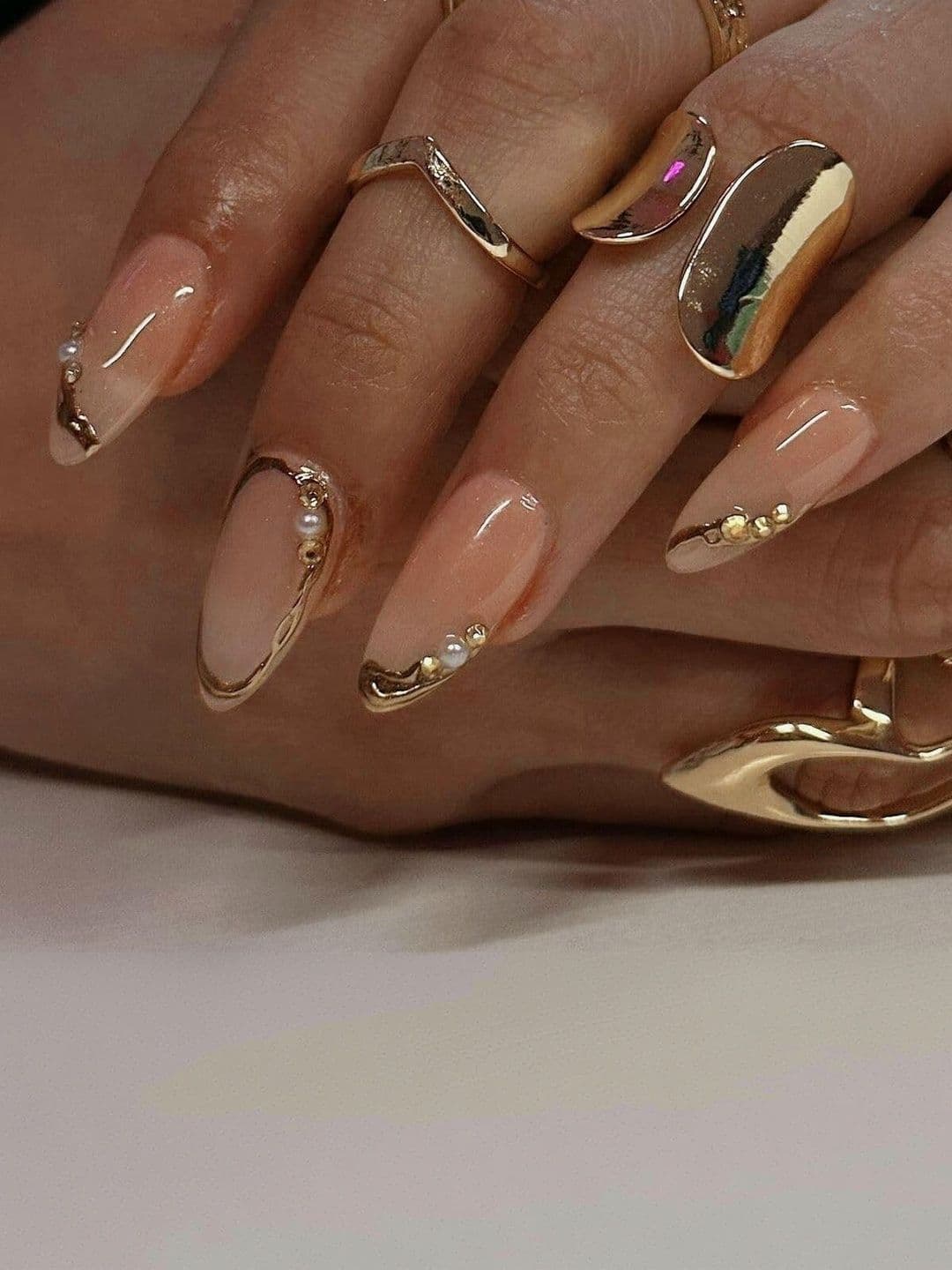 Nakhi Nakhi Set Of 24 Gold Chrome French Tip Pearls Design Glossy Almond Nails Set -Peach