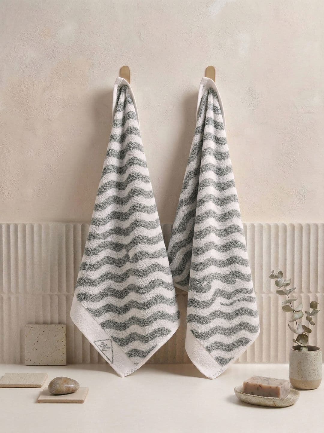 Monte Carlo Monte Carlo 2-Pcs Grey & White Textured Pure Cotton 500 GSM Hand Towels