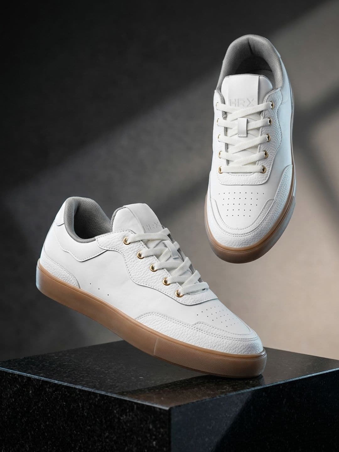 HRX by Hrithik Roshan HRX by Hrithik Roshan Bomba Men Comfortable Sneaker