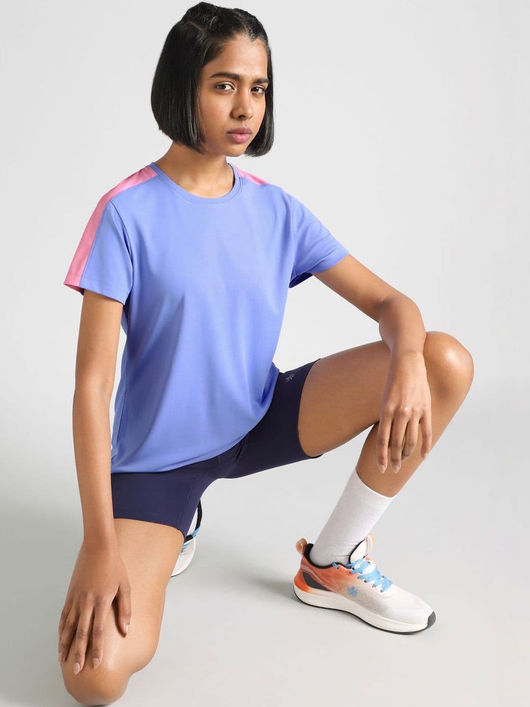 CULT CULT Women Blue Shoulder Pop Active T-shirt