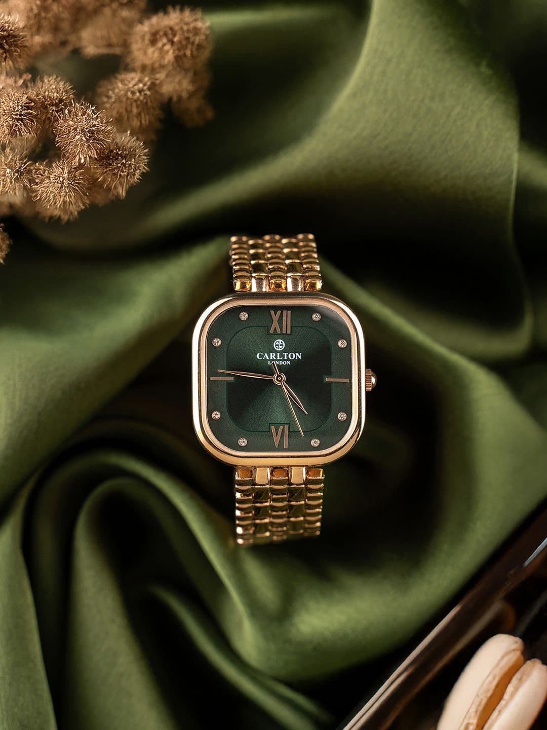 Women Steel Straps Watch Carlton London Women Dial & Stainless Steel Bracelet Style Straps Analogue Watch CLSSCDGRN