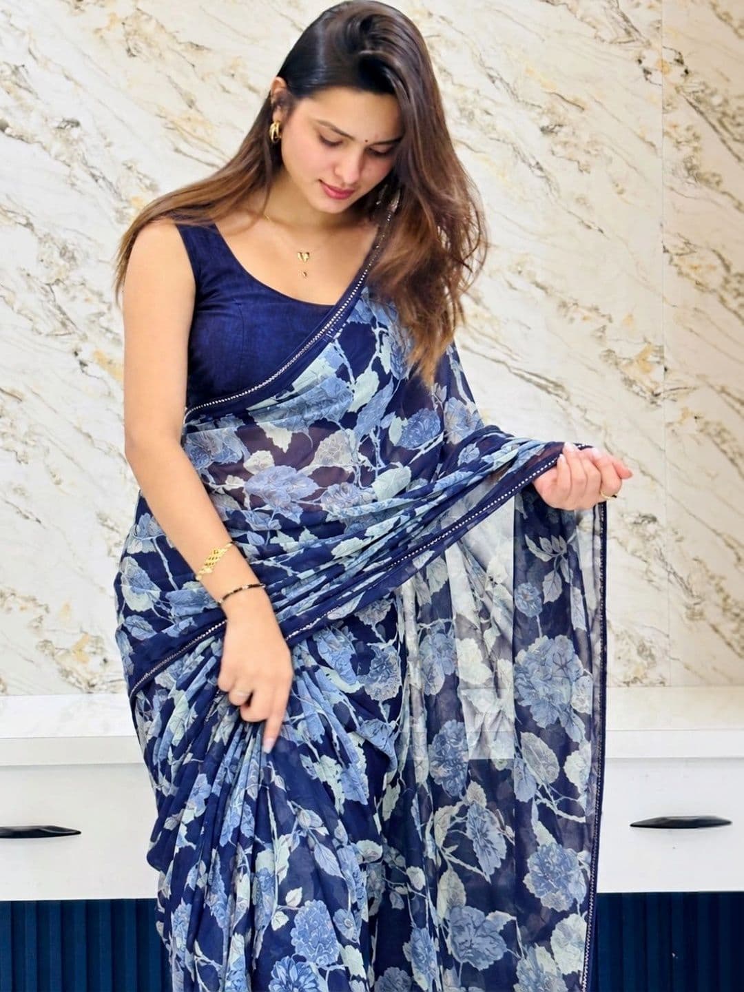 TELIRAJ FASHIONS TELIRAJ FASHIONS Floral Sequinned Pure Georgette Saree