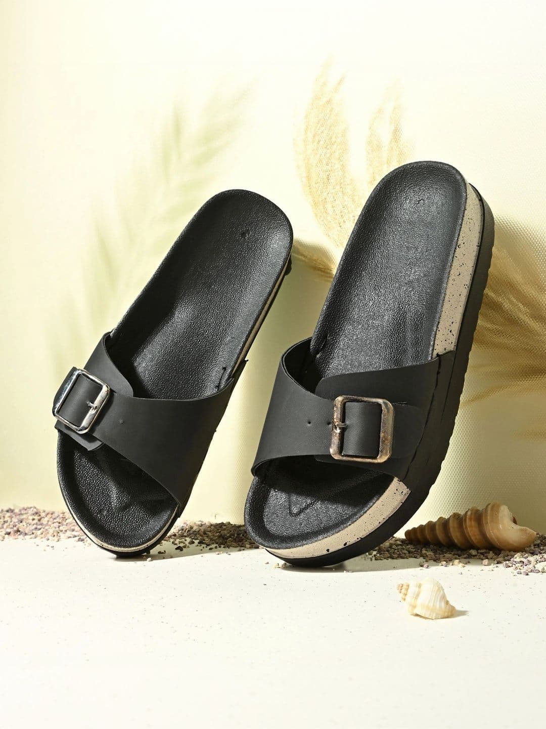 glitchez glitchez Textured Flatform Sandals with Buckles