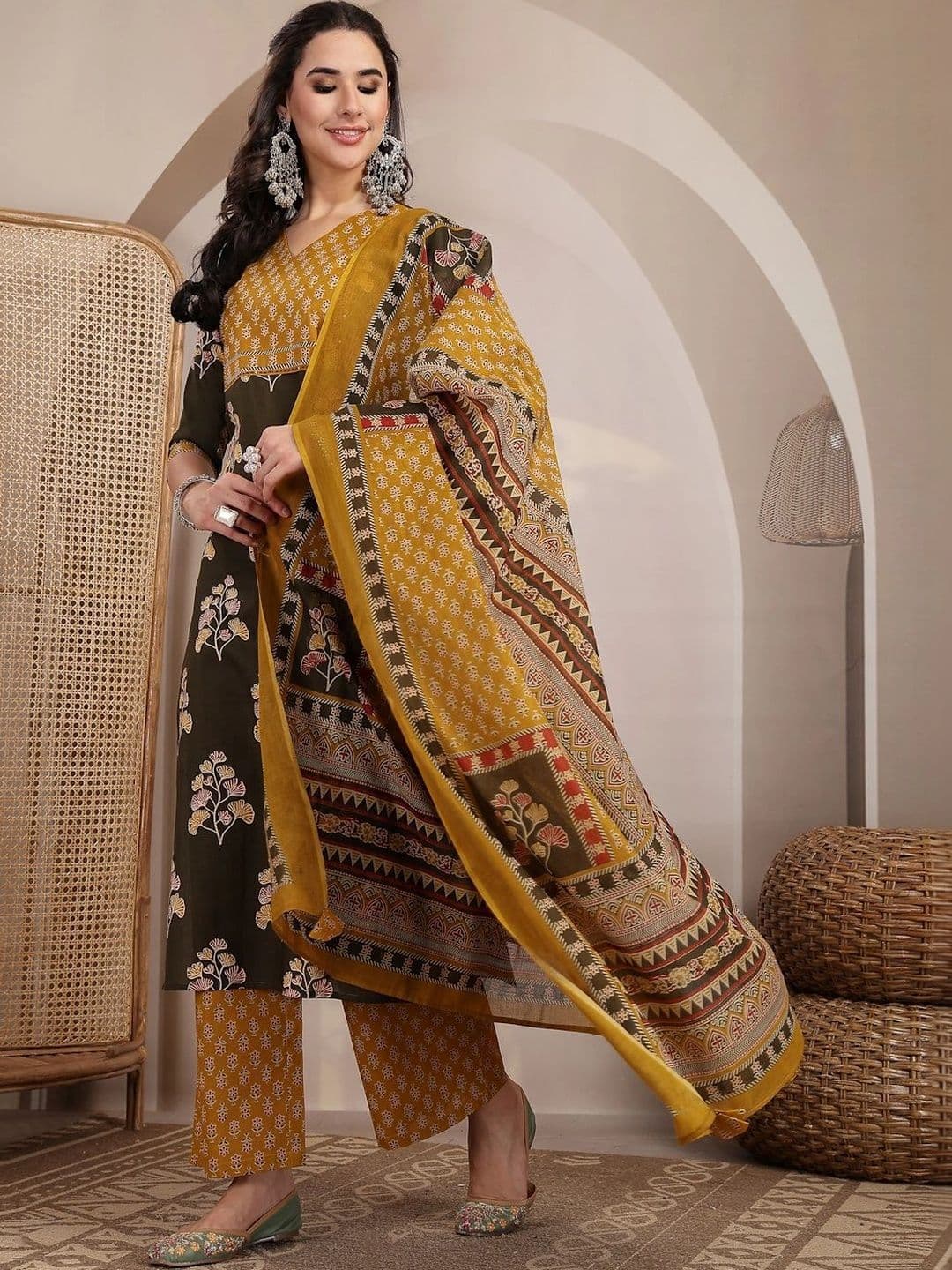 Women Printed Kurta with Trousers With Dupatta KIMAYRA Women Floral Printed Regular Pure Cotton Kurta with Trousers & With Dupatta