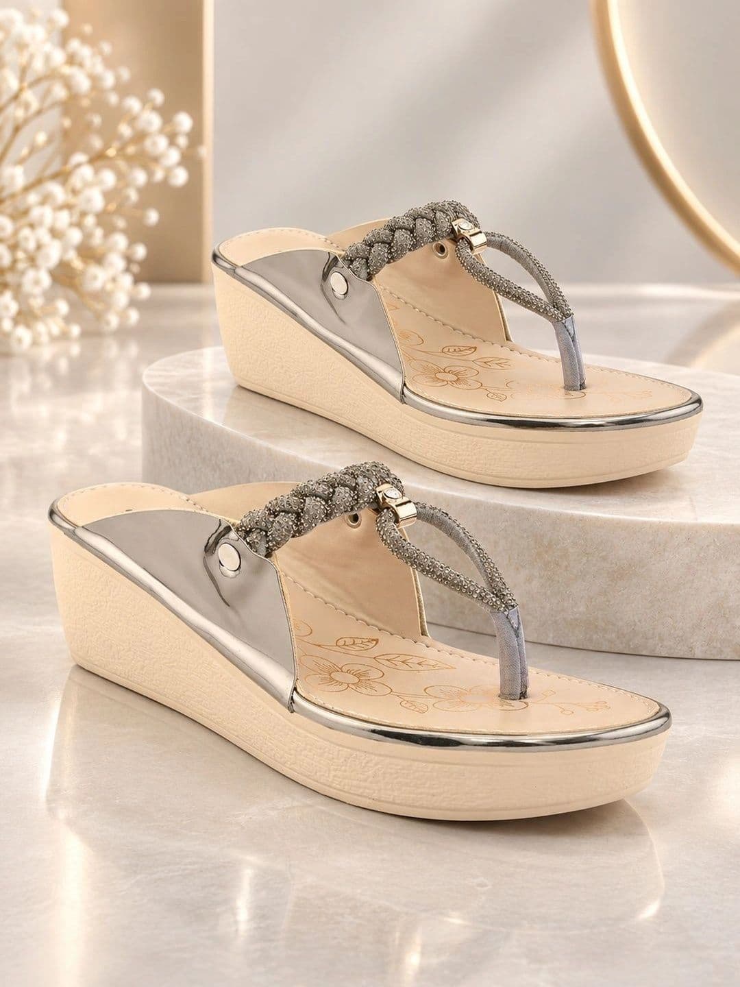 Roadster Roadster Embellished Wedge Sandals
