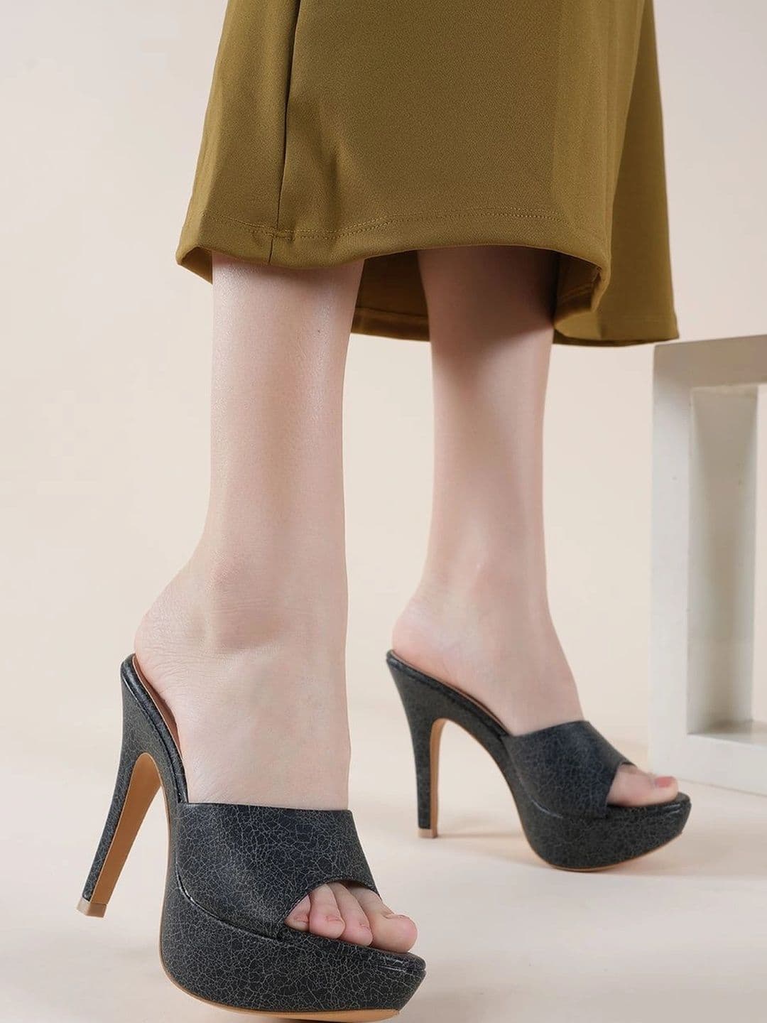 Lavie Lavie Textured PU Stiletto Mules