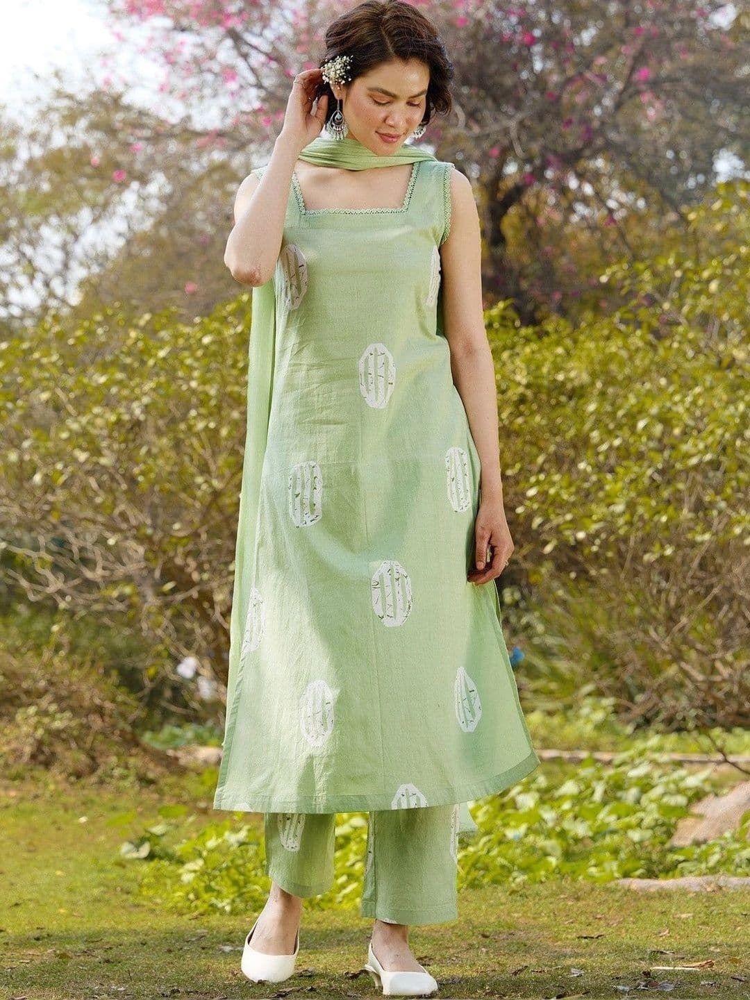 pinfit pinfit Women Printed Regular Pure Cotton Kurta with Trousers & With Dupatta