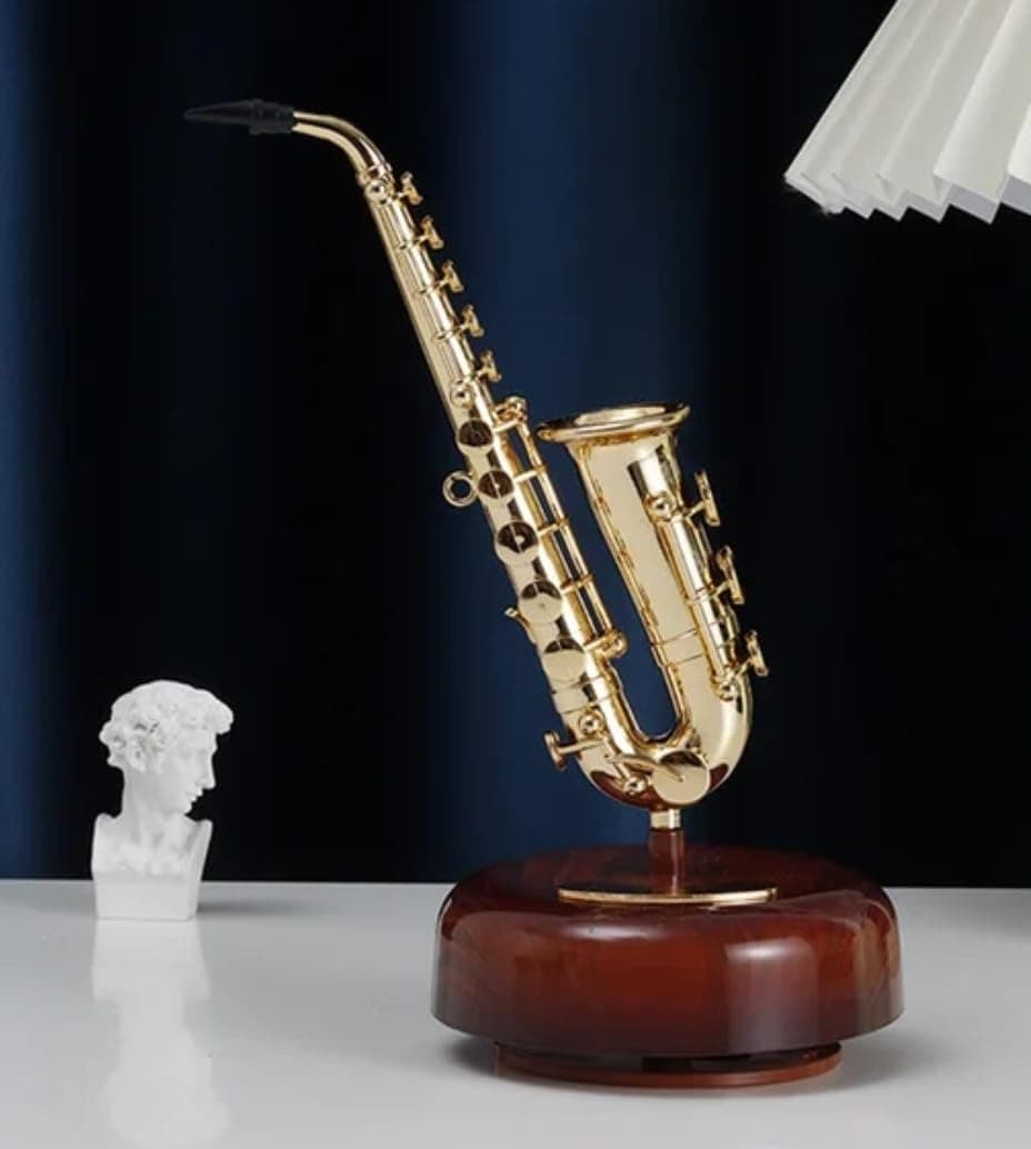 NESTICOX Vintage Phonograph Music Box – Classic Gramophone Style Decorative Showpiece with Retro Phonograph Tabletop Home Décor [Saxophone]