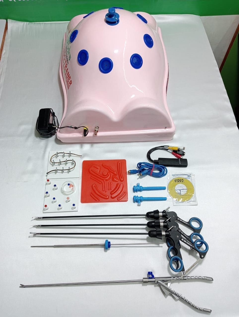 Laparoscopic Training Kit–Full Body Shape Complete Set Endo trainer Virtual Box with 5 Instruments, Practice Tools, Medical Simulation, Surgical Training, Gynecology Use