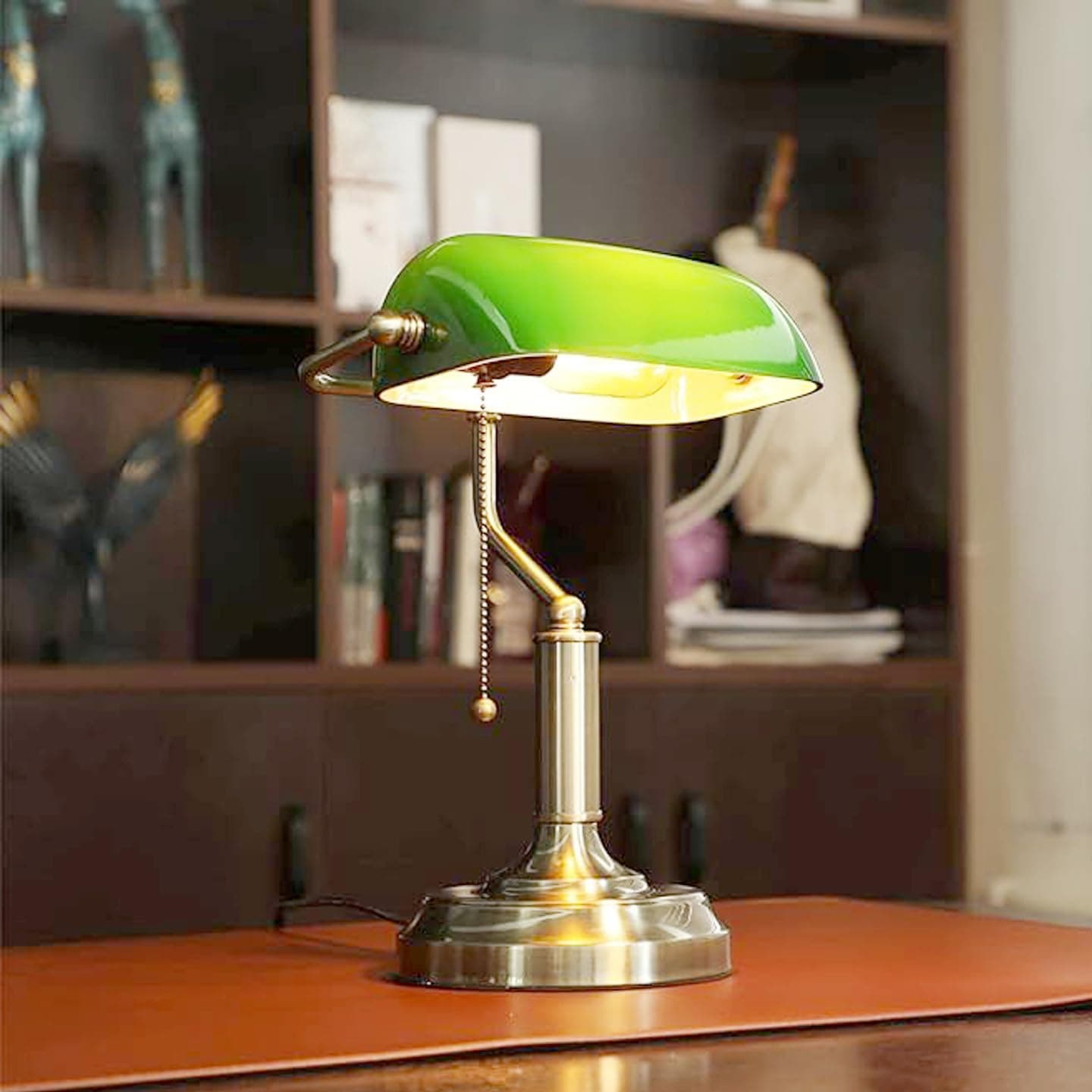 Dreamy Designs Premium Banker Lamp Antique Style Emerald Green Glass Desk Light Fixture Metal Beaded Pull Cord Switch Attached Golden Shade Attractive Table Lamp For Bedroom, Office Library Study room