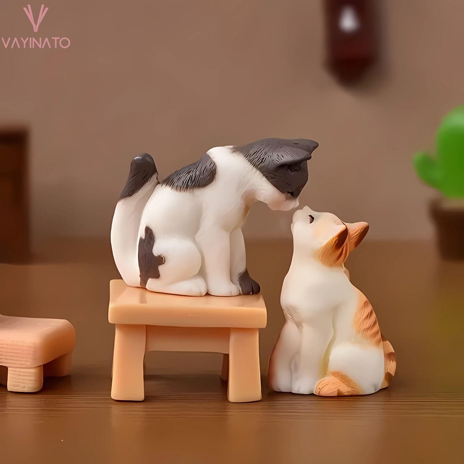 VAYINATO ® 3Pcs Small Cat Set (Including 2 Cats & 1 Chair), Resin Kitten Statues - Kissing Cat Caturines For Car, Desktop, Office, Creative Micro Landscape | Realistic And Cute Cartoon,Multicolour