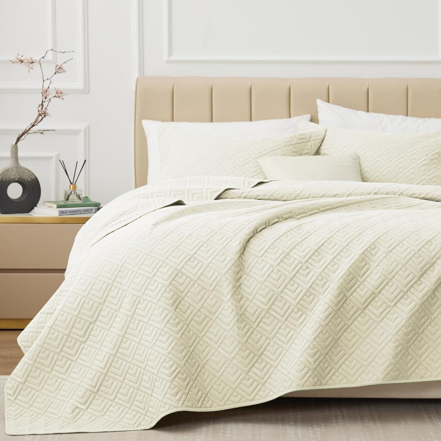 SANMARINO Solid 100% Cotton Bedspread Set – 280 TC, Ultrasonic Quilted, Soft & Lightweight, King Size (90x100 in/254x228 cm), Beige Coverlet with 2 Pillow Cases, Stitch-Free Design, Color- Beige