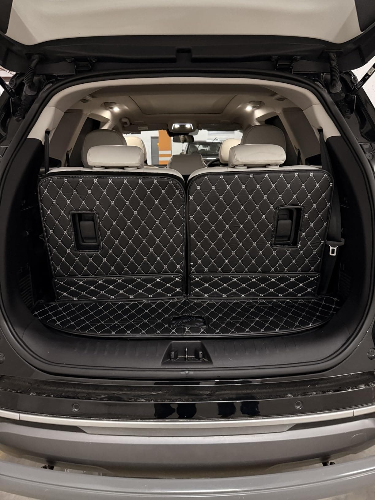 CAPEDELL Premium 7D Boot/Trunk Mats Compatible for XUV 7XO||Luxury Leather Double Layered mats||Complete Set ||100% Waterproof and Washable (Black with Silver)