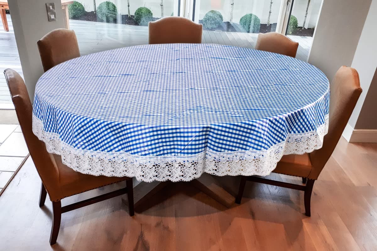 Stylista Waterproof 4 Seater Round Table Cover 60 Inches Diameter Pin Check Pattern Blue