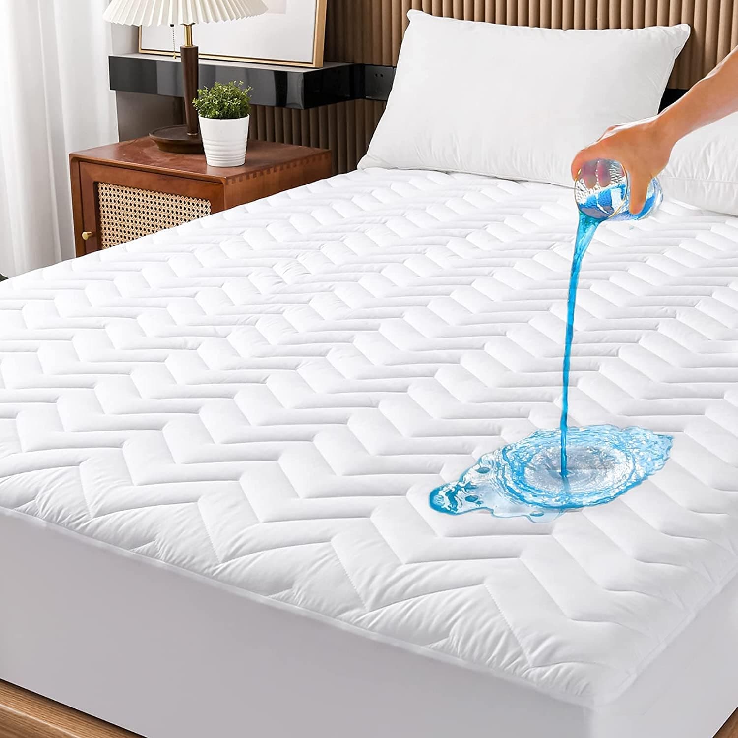Texlux Elastic Fitted Quilted Mattress Protector/Cover 60"x72" | Breathable Ultra Soft Fitted Bed Protector/Cover- Queen,White