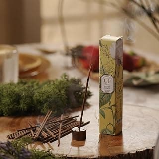 PURE HOME + LIVING Honey Suckle Bambooless Incense Sticks - Elegant Long Lasting Floral Fragrance for Meditation - Luxury Gifting & Modern Minimalist Home Fragrance Essentials (Pack of 1)