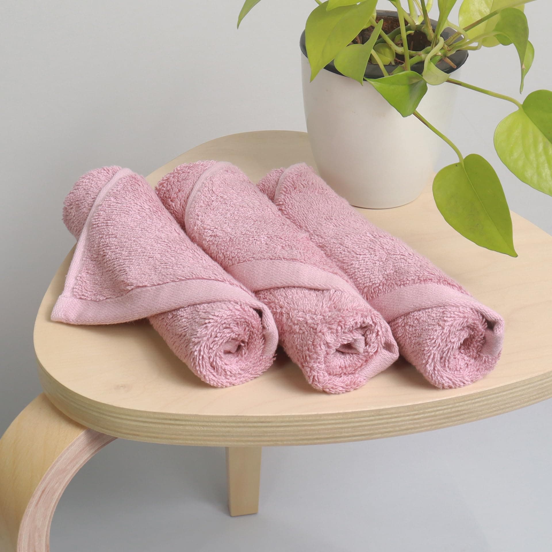 HEELIUM Bamboo Face Towel | Ultra Absorbent & Odour-Free | 3X Softer Than Cotton Towels | 30 x 30 cm - 600 GSM | Pack of 3 - Peach