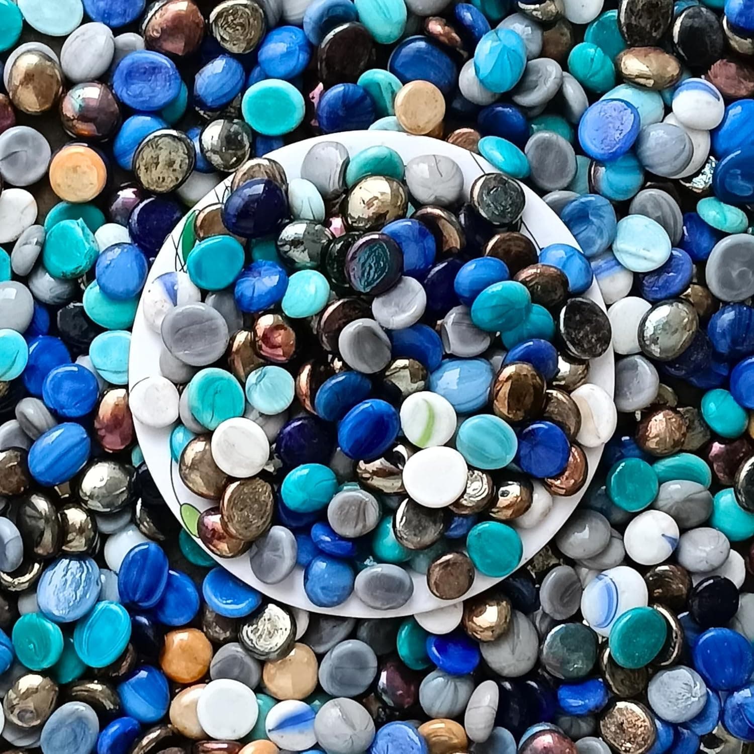Foodie Puppies Flat Round Crystal Mix Milky Stone - (900g) (2cm - 2.5cm) for Aquariums, Fish Tank, Fireplace, Firepit Glass, Vase Filler, Pot, Garden, Lawn, Table Decor for Indoor & Outdoor Decor