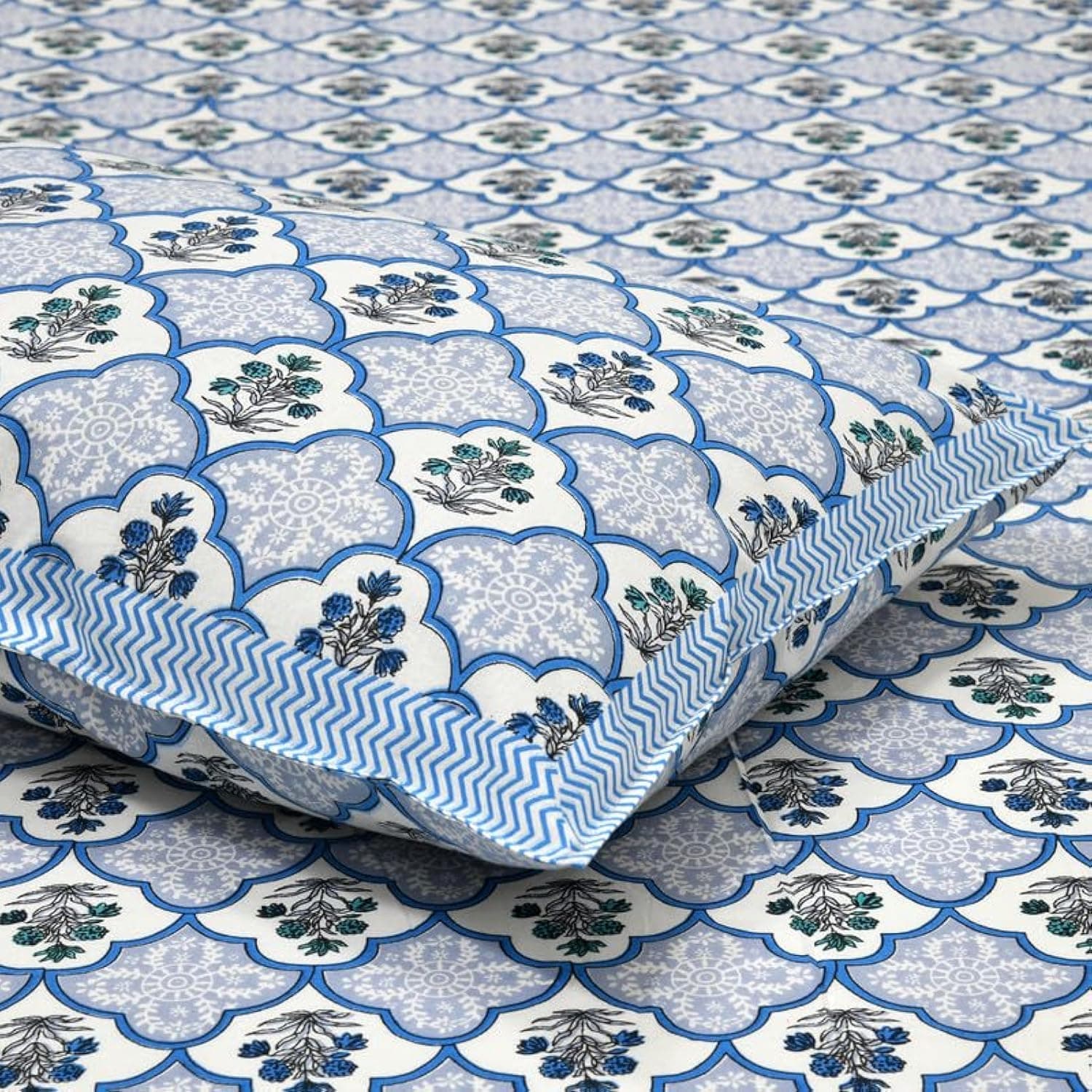 DE CAMA Since 1997 | 100% Cotton 300 TC Premium King Size Bedsheet for Double Bed (90 x 108 Inch) with 2 Pillow Covers Set (17 x 27 Inch) Designer Printed Bedsheet Set - Magical Blue