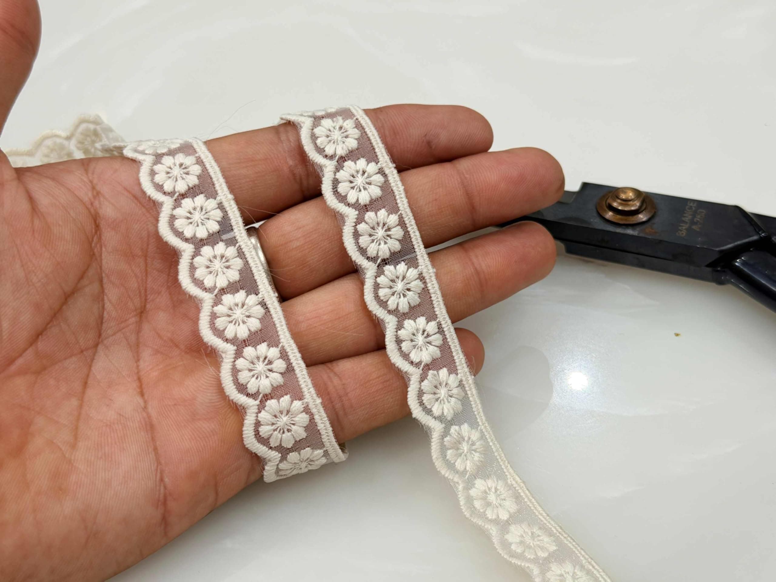 Strala Off-White Color lace and Border for Dresses, Sarees, Lehenga, Suits, Bags, Decorations, Borders, Crafts and Home Décor,Blouse (5 mtr) (Rich Off White)