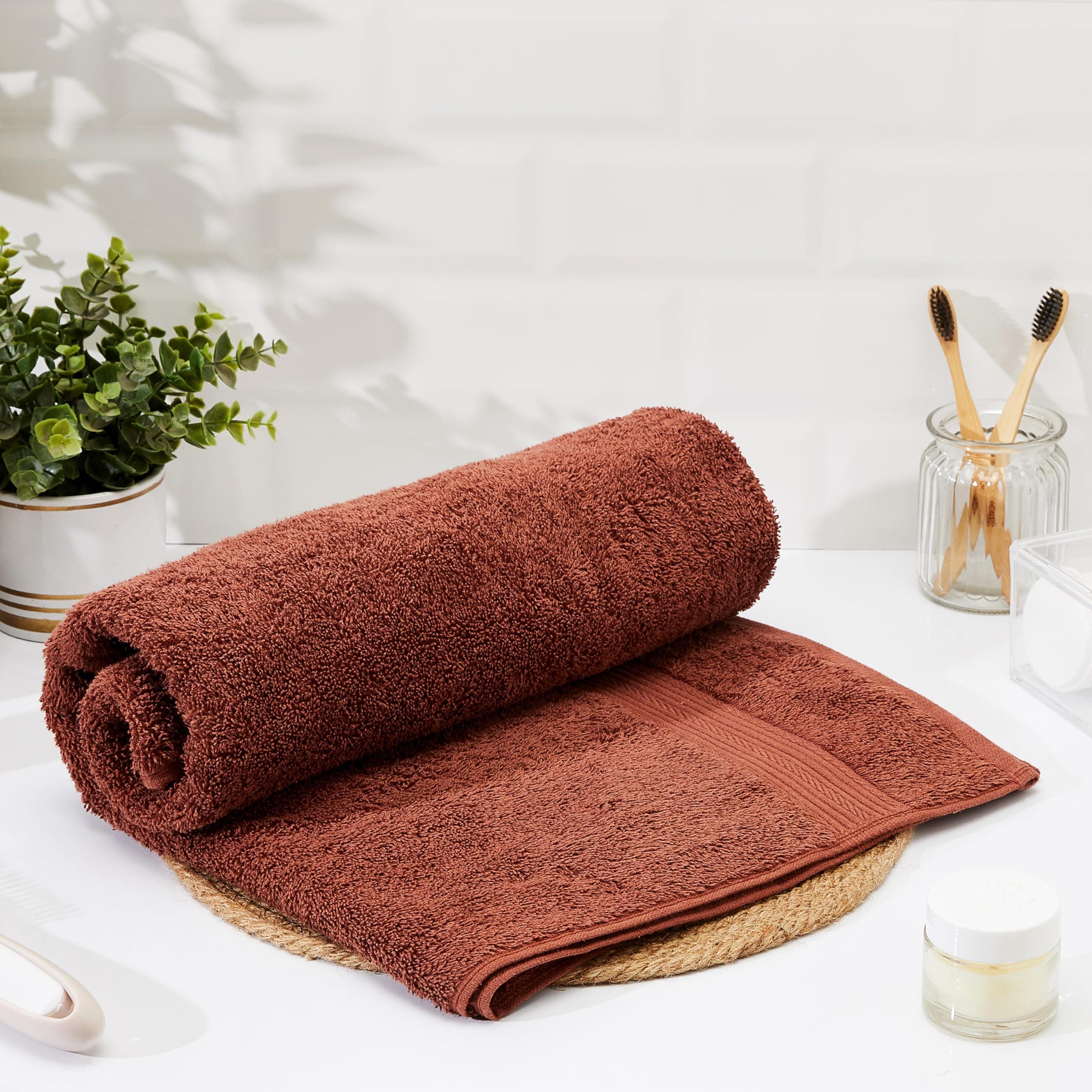 Amazon Brand - Solimo - Cotton Bath Towel | 500 GSM | Fade Resistant | Dark Rust