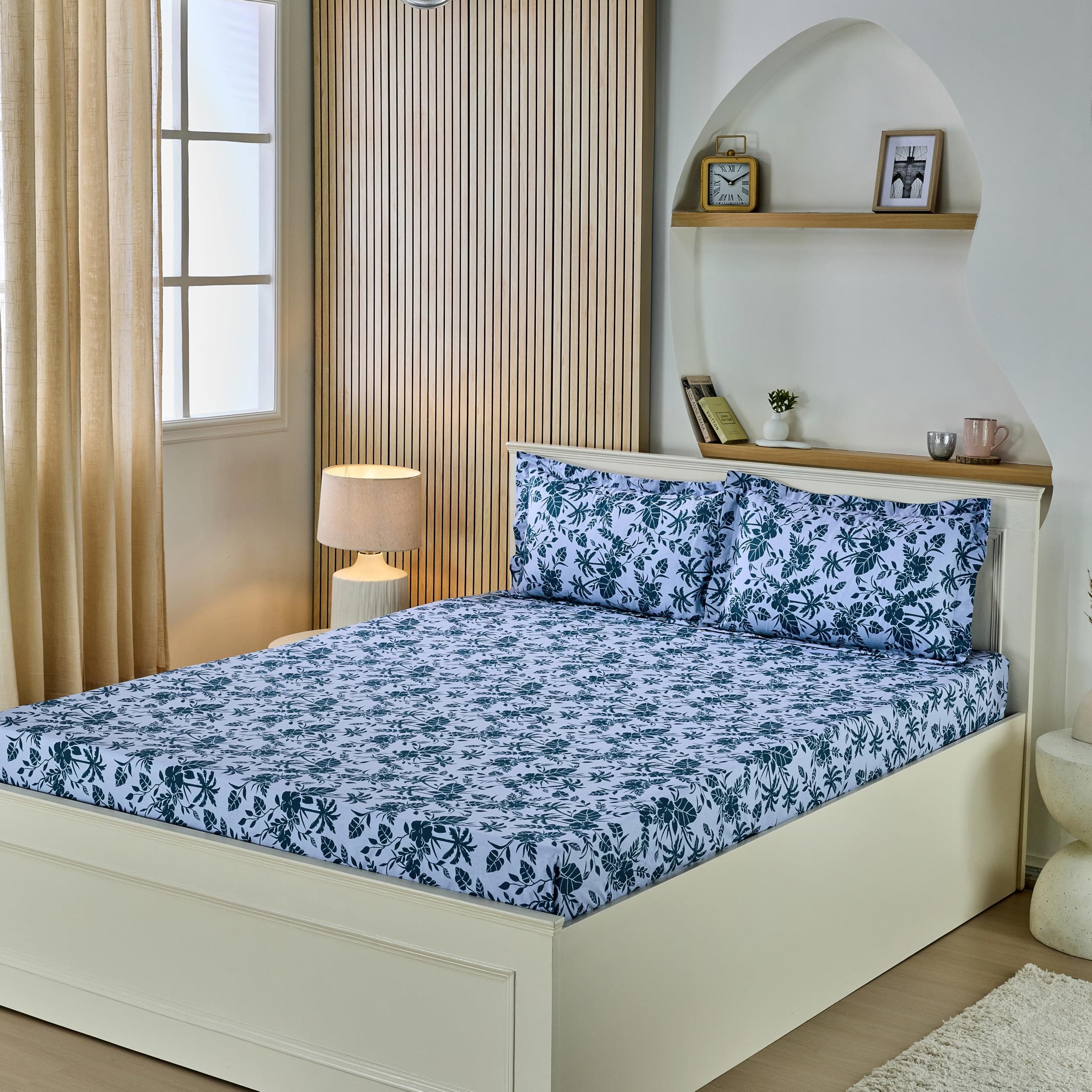 Amazon Brand - Solimo Foresty Blue 144 Tc 100% Cotton King Size Bedsheet with 2 Pillow Covers, Deep Blue, Abstract